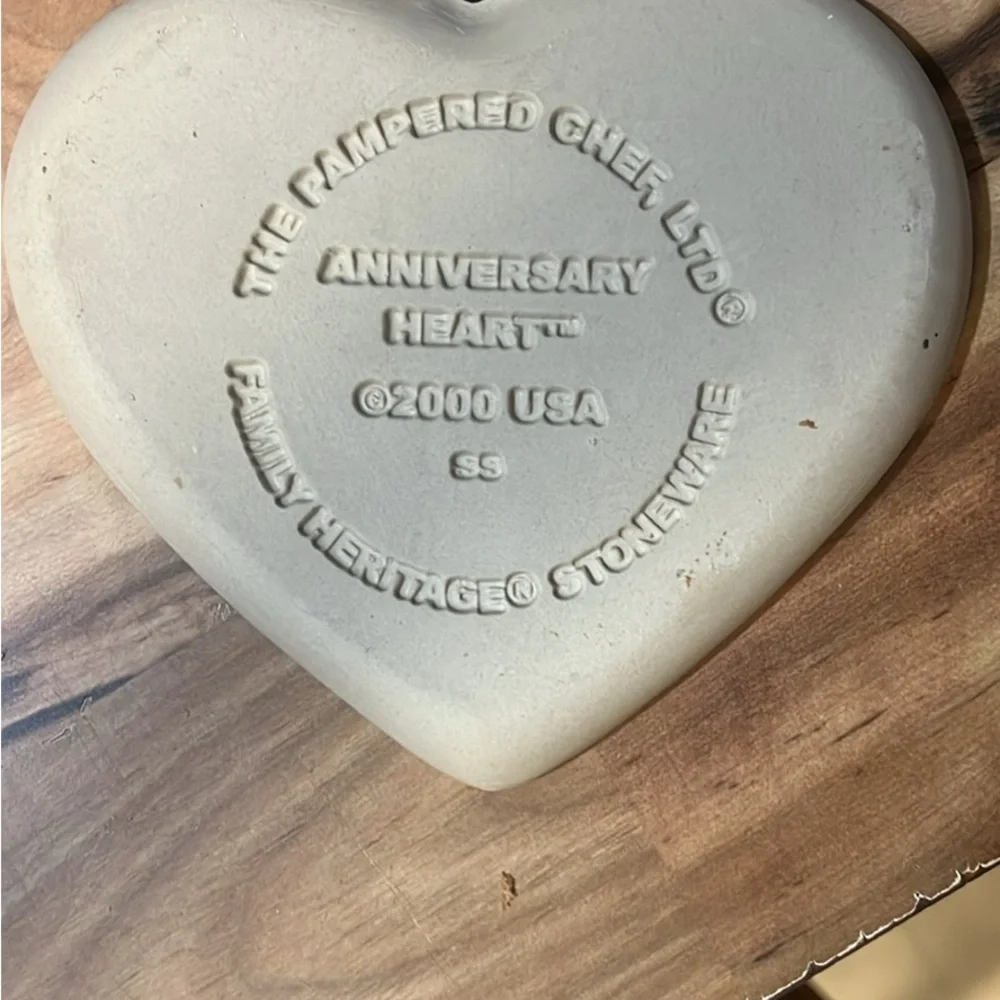 The Pampered Chef Heart-Shaped Ceramic Trivet in Cream